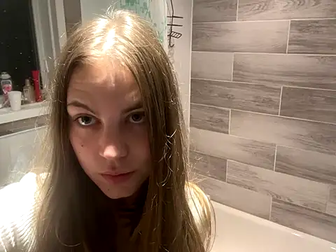 Snapshot of elliepixie chatting on October 25, 10:43 pm elliepixie online show from October 25, 10:43 pm