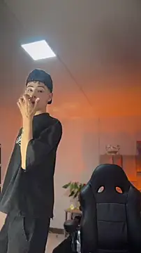 Sebastian Reed online show from March 4, 5:04 am