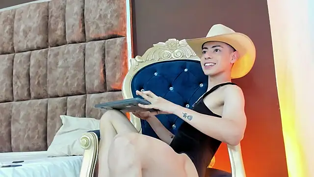 Snapshot of Sebastian_Reed chatting on December 22, 5:40 am Sebastian Reed online show from December 22, 5:40 am