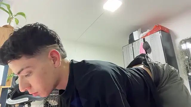 Snapshot of Sebastian_Reed chatting on February 27, 11:04 pm Sebastian Reed online show from February 27, 11:04 pm