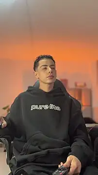 Snapshot of Sebastian_Reed chatting on February 26, 4:45 am Sebastian Reed online show from February 26, 4:45 am