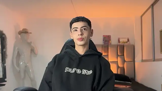 Snapshot of Sebastian_Reed chatting on March 2, 5:08 am Sebastian Reed online show from March 2, 5:08 am