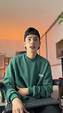 Snapshot of Sebastian_Reed chatting on February 19, 7:27 am Sebastian Reed online show from February 19, 7:27 am