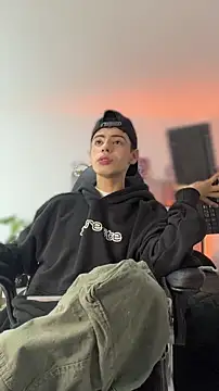 Snapshot of Sebastian_Reed chatting on February 25, 6:02 am Sebastian Reed online show from February 25, 6:02 am