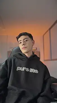 Snapshot of Sebastian_Reed chatting on March 3, 4:41 am Sebastian Reed online show from March 3, 4:41 am