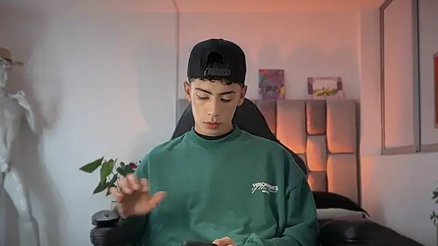 Snapshot of Sebastian_Reed chatting on March 1, 1:16 am Sebastian Reed online show from March 1, 1:16 am