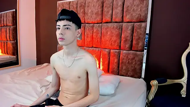 Snapshot of Sebastian_Reed chatting on November 22, 4:33 am Sebastian Reed online show from November 22, 4:33 am