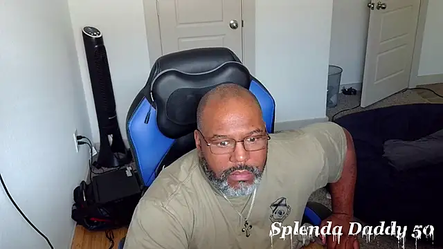 Snapshot of SplendaDaddy50 chatting on October 27, 3:57 pm SplendaDaddy50 online show from October 27, 3:57 pm