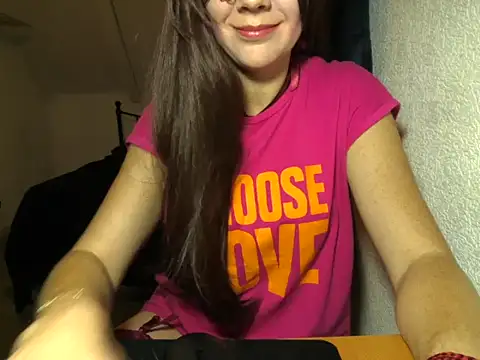 Snapshot of Aromaloveqq chatting on November 16, 3:17 pm Aromaloveqq online show from November 16, 3:17 pm