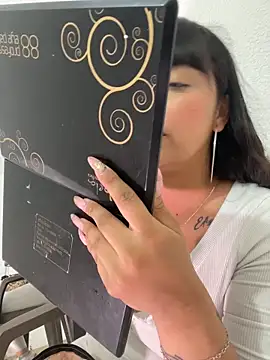 misschloe  online show from October 29, 2:16 pm