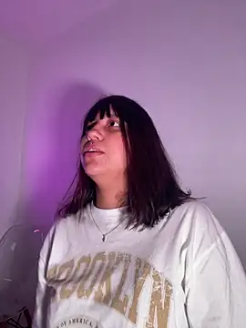 misschloe  online show from November 13, 4:11 pm