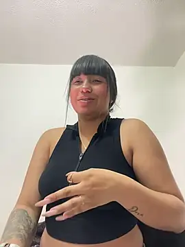 misschloe  online show from November 1, 5:40 pm