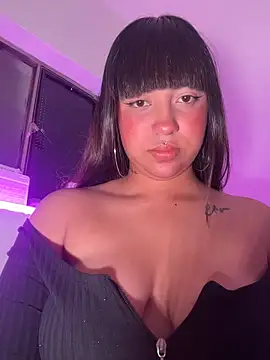 misschloe  online show from November 6, 4:11 pm