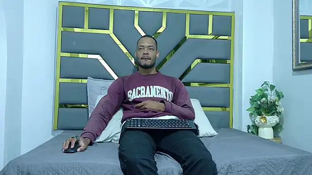 Snapshot of Neytanmalcon chatting on November 8, 5:00 am Neytanmalcon online show from November 8, 5:00 am