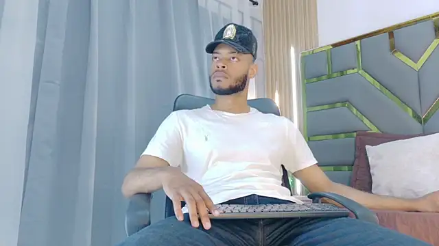 Snapshot of Neytanmalcon chatting on February 25, 6:08 pm Neytanmalcon online show from February 25, 6:08 pm