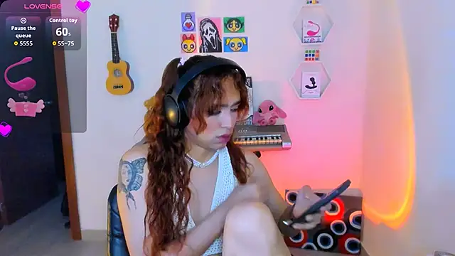 AdelineEsposito online show from January 31, 7:12 pm