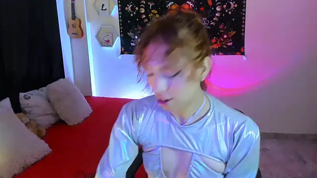 Snapshot of AdelineEsposito chatting on November 18, 5:00 am AdelineEsposito online show from November 18, 5:00 am