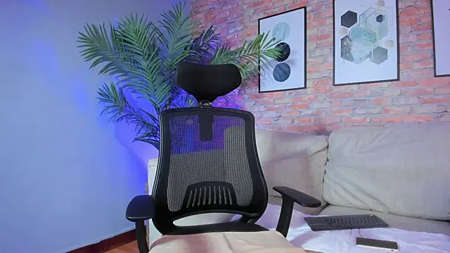 Snapshot of sophie_duval chatting on November 24, 10:48 am sophie duval online show from November 24, 10:48 am