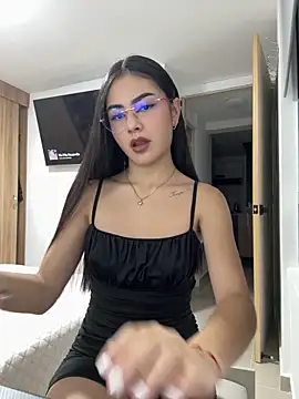 IslaCole online show from May 27, 2:52 am