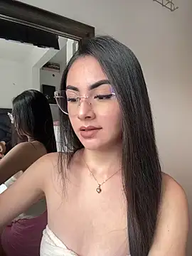 IslaCole online show from February 2, 9:25 pm