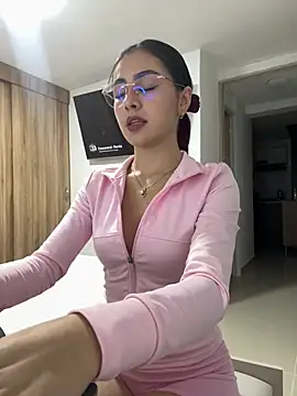 IslaCole online show from May 28, 1:46 am