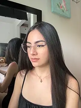 IslaCole online show from November 5, 8:23 pm