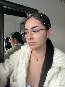 IslaCole online show from February 6, 10:39 pm