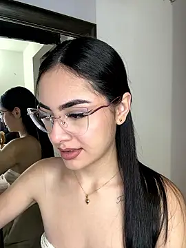 IslaCole online show from January 9, 12:17 am