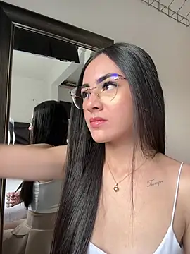 IslaCole online show from February 10, 9:25 pm