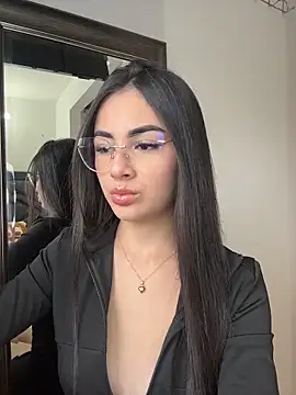 IslaCole online show from February 19, 10:40 pm