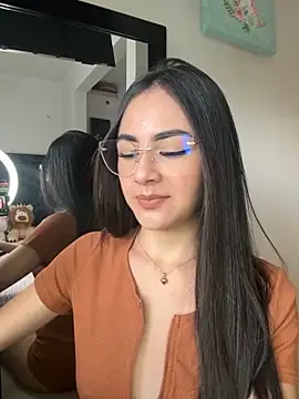 IslaCole online show from November 4, 9:51 pm