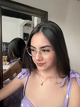 IslaCole online show from January 10, 8:04 pm