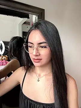 IslaCole online show from January 14, 7:06 pm