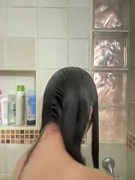 IslaCole online show from January 6, 8:13 pm