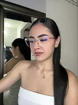 IslaCole online show from February 7, 11:24 pm