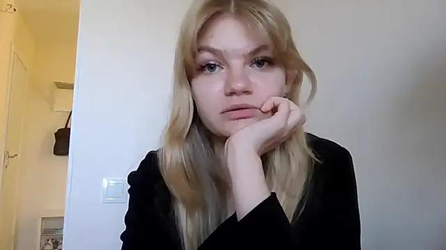 Snapshot of AuroraXRoses chatting on October 23, 12:04 pm AuroraXRoses online show from October 23, 12:04 pm