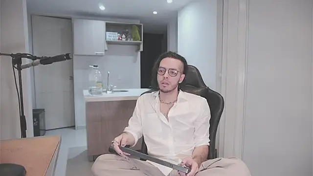 dan and daya online show from November 17, 3:43 am