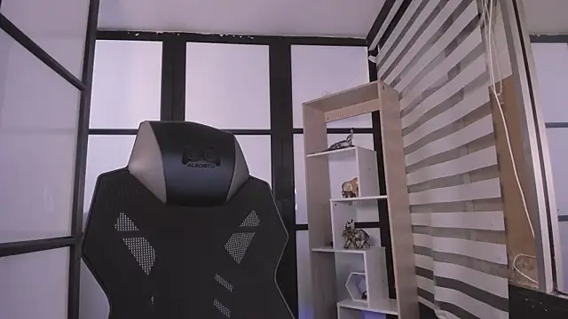 ZairaJames online show from November 11, 4:40 am