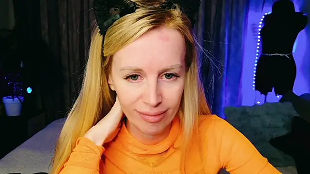 Snapshot of Kess-Edison chatting on December 5, 3:43 pm Kess-Edison online show from December 5, 3:43 pm