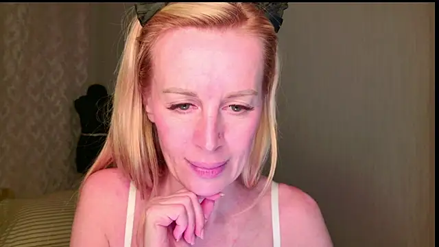 Snapshot of Kess-Edison chatting on November 2, 7:30 pm Kess-Edison online show from November 2, 7:30 pm