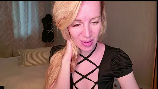 Snapshot of Kess-Edison chatting on November 7, 1:59 pm Kess-Edison online show from November 7, 1:59 pm