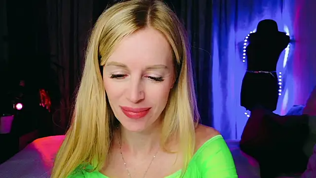 Snapshot of Kess-Edison chatting on November 30, 4:41 pm Kess-Edison online show from November 30, 4:41 pm