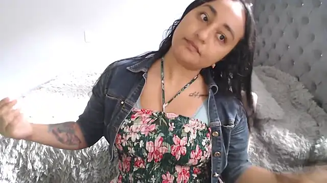 Snapshot of cute8smile chatting on October 27, 1:23 pm cute8smile online show from October 27, 1:23 pm