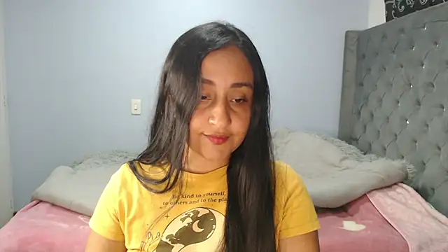 Snapshot of cute8smile chatting on November 3, 10:57 pm cute8smile online show from November 3, 10:57 pm