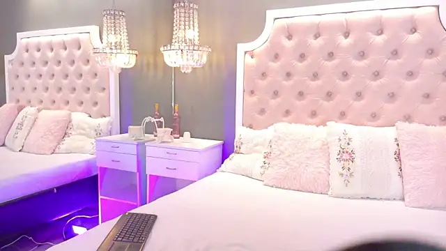 LaurenBecker  online show from February 27, 11:59 pm