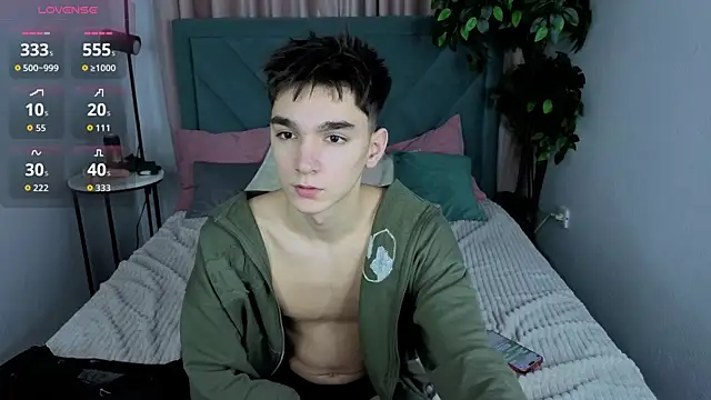 Snapshot of YamiTwink chatting on January 15, 6:28 am YamiTwink online show from January 15, 6:28 am