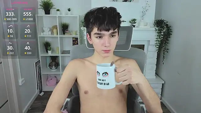 Snapshot of YamiTwink chatting on January 6, 8:35 pm YamiTwink online show from January 6, 8:35 pm