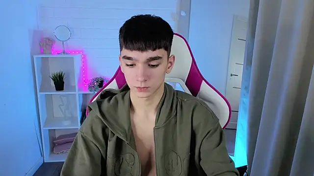 Snapshot of YamiTwink chatting on November 22, 5:39 am YamiTwink online show from November 22, 5:39 am