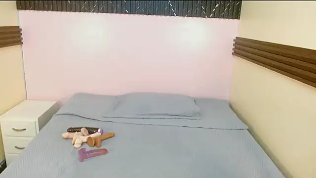 Emma Kiut  online show from November 24, 6:30 pm