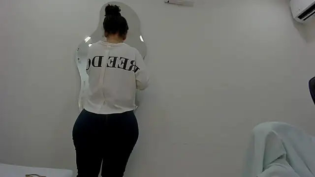 Snapshot of agata18_ chatting on July 18, 7:22 pm agata18 online show from July 18, 7:22 pm